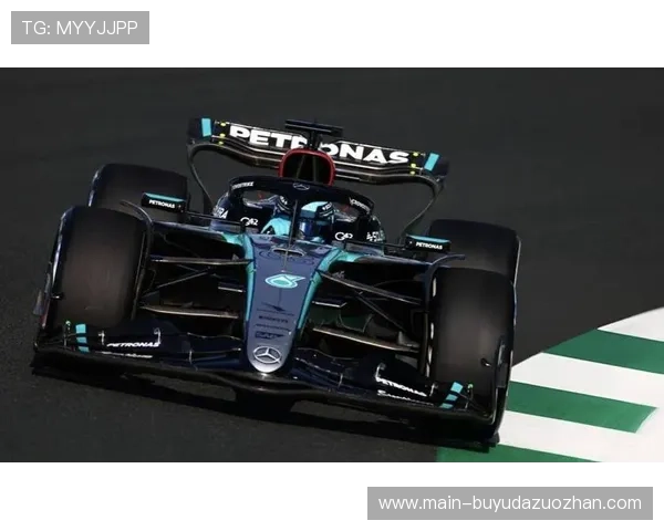 汉密尔顿红胎起步上升多位,梅赛德斯长距离节奏回升