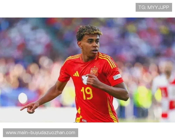 巴萨小将亚马尔替补登场，诺坎普观众起立鼓励