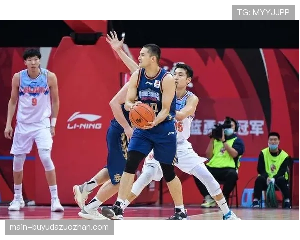 青岛豪取开局三连胜，贺西宁24分6篮板引领球队攻势