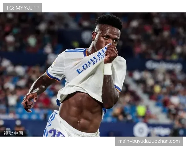 裁判专家认定维尼修斯禁区摔倒为假摔，应吃黄牌